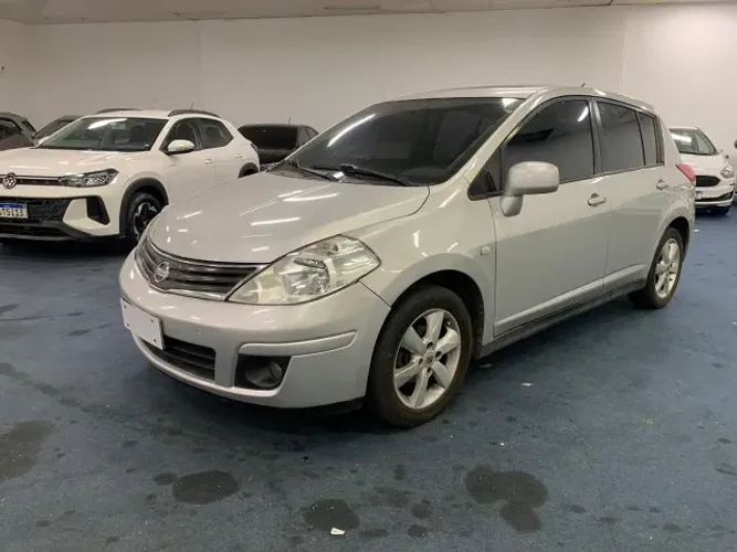 Nissan Tiida SL 1.8/1.8 Flex 16V Aut. 2011