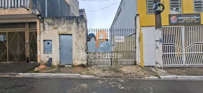 Casa com 2 comodos independente para alugar por R$ 1.100/mês - Conjunto Habitacional Castr