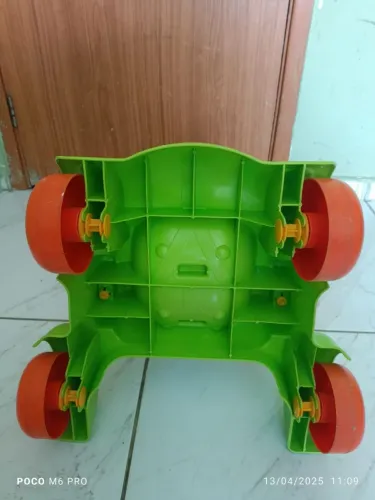 Andador que vira carrinho semi novo