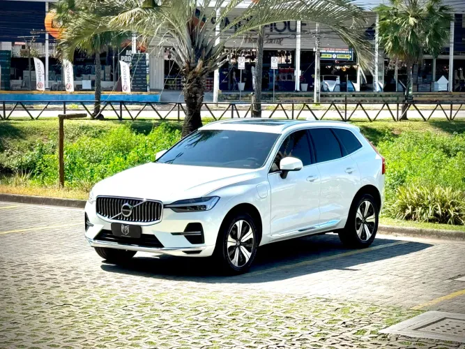 Volvo XC-60 T-8 Plus 2.0 AWD (híbrido) 2025