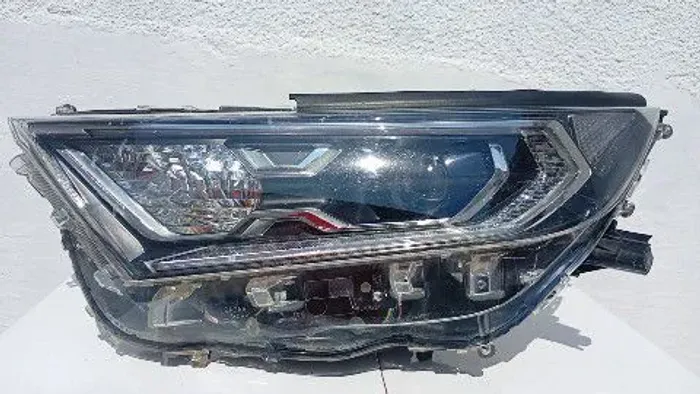 Farol lado esquerdo carro RAV4