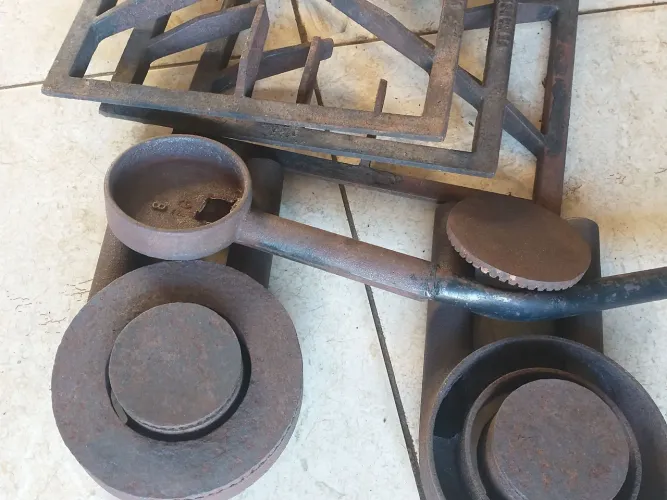 Peças de fogão industrial  tudo por 50 reais 