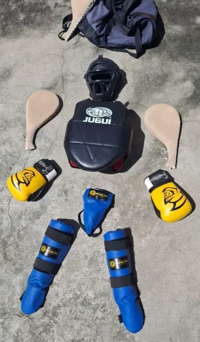 Equipamento completo de luta - Kung Fu, Sanda, Muay Tai, Boxe Chinês