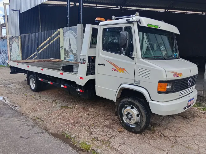 Vende-se caminhão plataforma 710