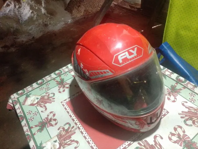 Capacete de moto em bom estado nunca usado em acidente