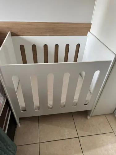 Berço com colchão 