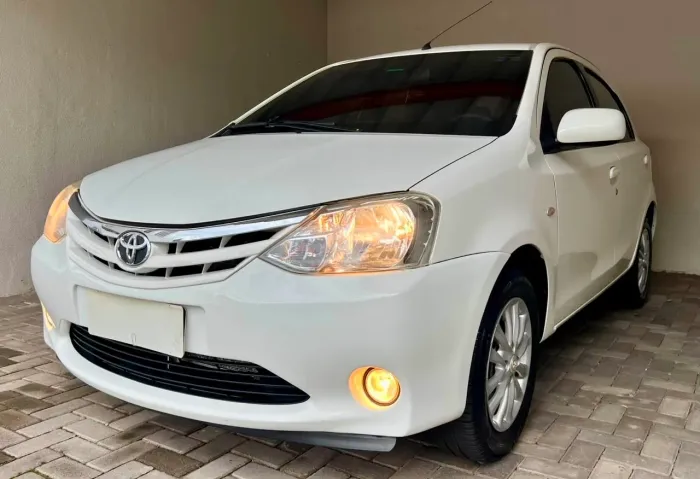 Toyota Etios XLS 1.5 Flex 16V 5P Mec. 2013