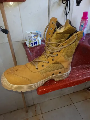 Vendo bota milita cano longo .nova não entrego