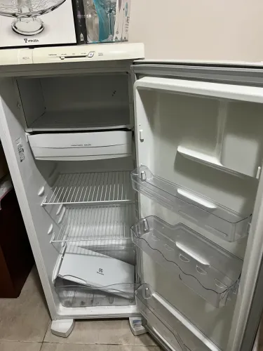 Geladeira Electrolux 260 litros