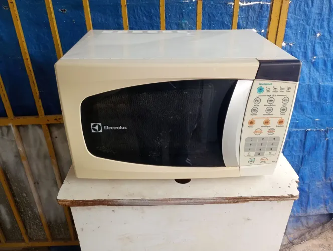 Microondas Electrolux 20 LT