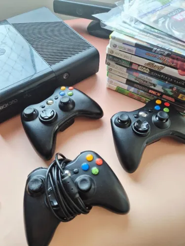 Console Xbox 360 Super Slim + Kinect + HD 320Gb Lotado de Jogos + 3 Controles