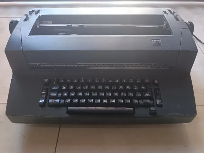 Máquina de Escrever Elétrica IBM Selectric III - Vintage - Excelente Estado