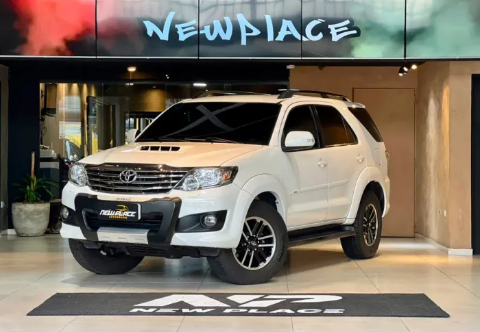 Toyota Hilux SW4 SRV D4-d 4X4 3.0 TDI Dies. AUT 2015