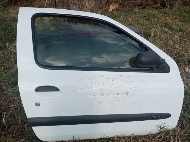 Porta dianteira direita renault clio 2010