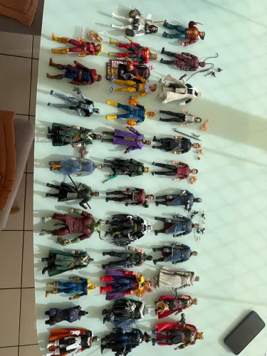 FIGURAS DE AÇÃO MARVEL LOTE COM 35 PEÇAS