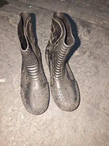 botas de borracha para motociclista