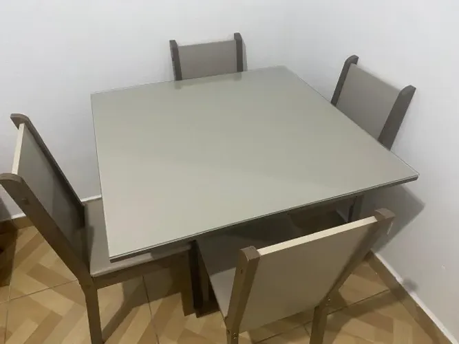 Conjunto Sala de Jantar Madesa de Madeira com 4 Cadeiras