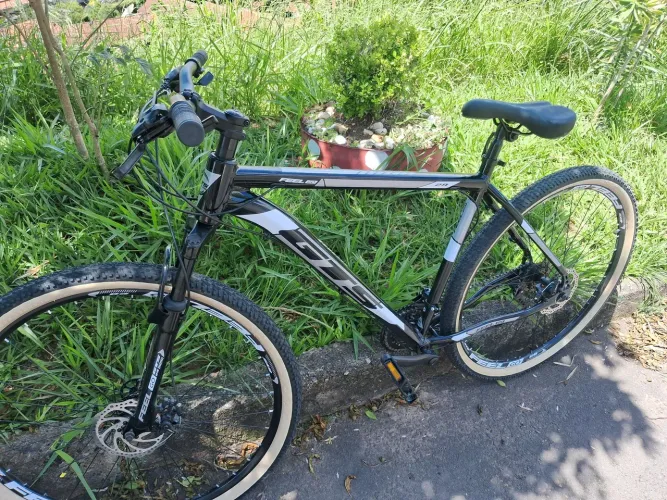 Vendo Bike aro 29 nova 21 marchas<br>21 marchas toda GTS nova