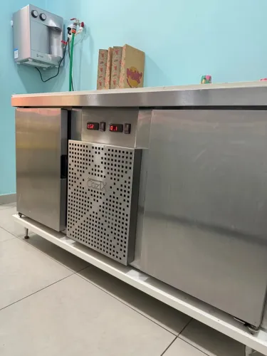 Balcão refrigerado - função geladeira e freezer