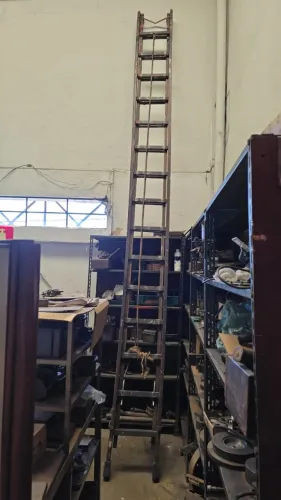 Escada grande extensível 4,8 a 8,40 de madeira