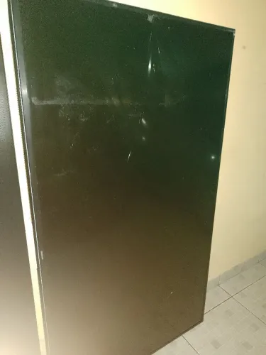 TV SAMSUNG 65" - APENAS DISPLAY QUEBRADO, LIGA E DÁ VIDEO NORMAL