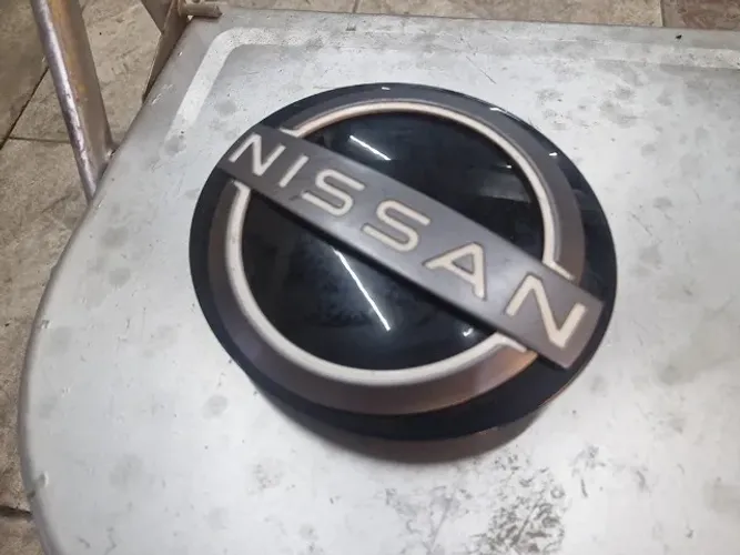 LOGOTIPO NISSAN KICKS 2021 - 2025