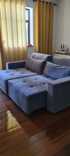 Sofá retrátil excelente