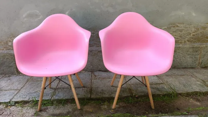 2 Cadeiras Melbourne Eiffel Charles Eames - Base madeira - Rosa