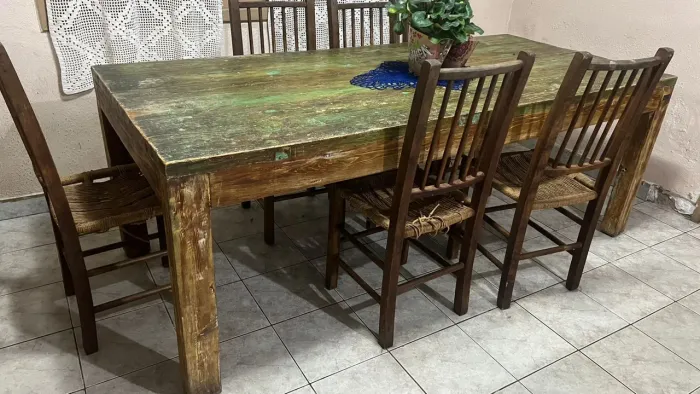 Mesa em madeira maciça de demolição 