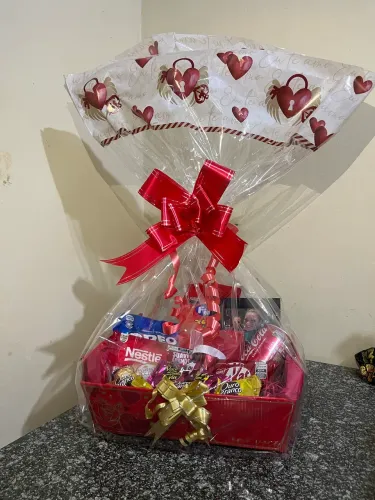 Cestas de café da manhã e cesta de chocolate para presente