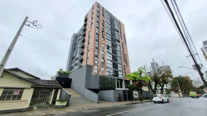 Apartamento com 2 quartos, suíte e sacada com churrasqueira no Anita Garibaldi