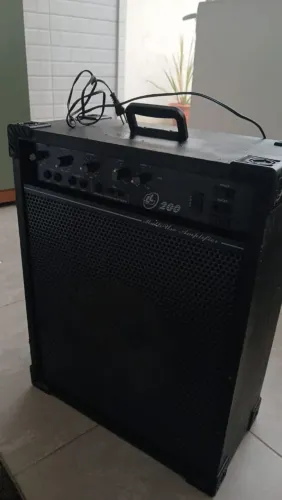Vendo caixa de som amplificada usada.