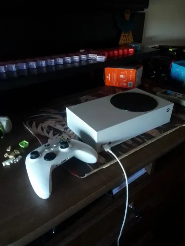 Vendo Xbox series s 512GB com controle! Bem novinho