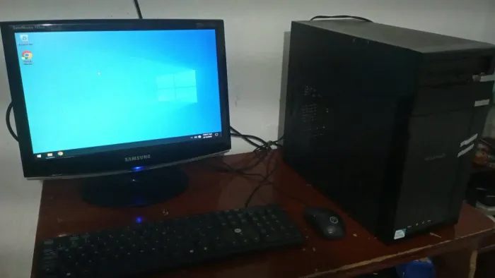 Computador core dois qaud (6 GB de RAM HD de 160 GB windows 10
