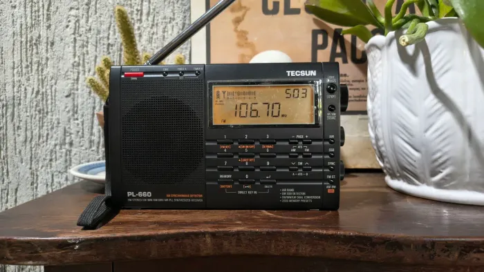 Rádio TECSUN PL 660... 11/2014. Novíssimo.