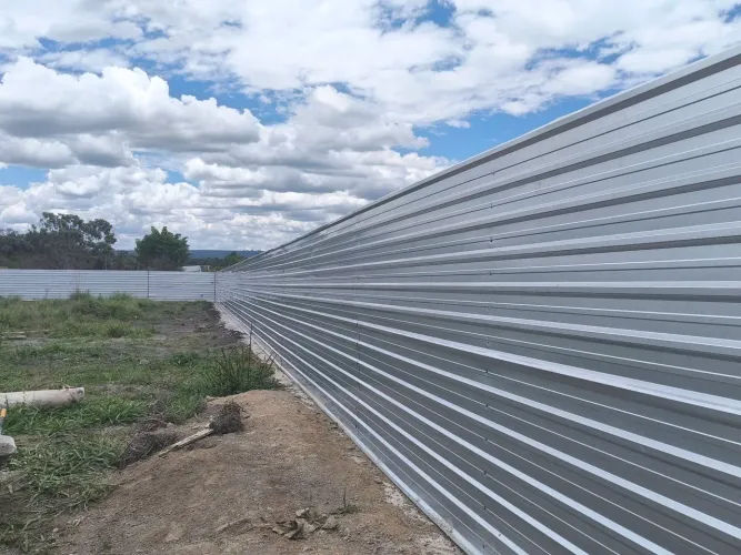 Tapume Muro de telhas Galvanizado zinco fixo definitivo Substitui muro de alvenaria