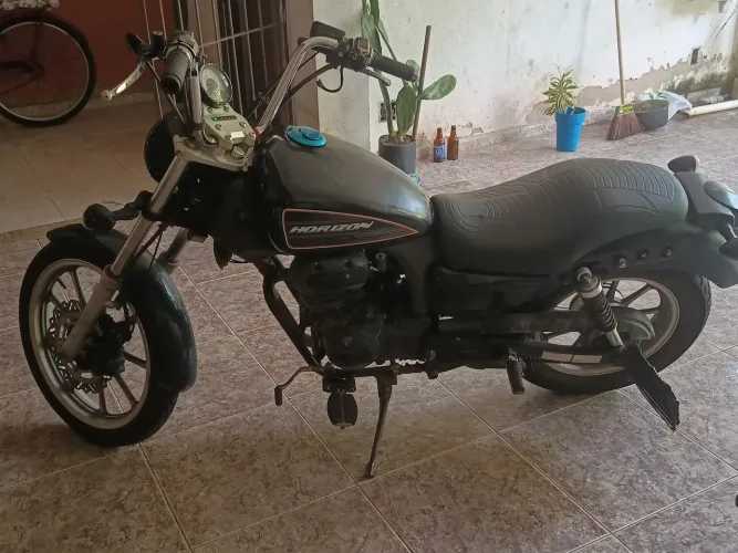 Moto muito boa quero trocar em outra sendo Honda ou em carro do meu interesse 