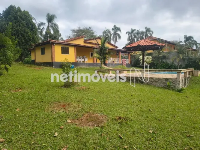 Casa em Condomínio Fechado | 2.151m²; | Campo de Futebol, Piscina e Acesso à Represa | Emb
