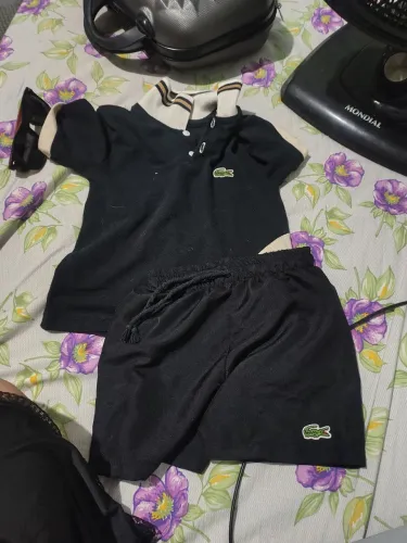 Combo de roupa infantil masculina , sapatos e cadeira alimentação 