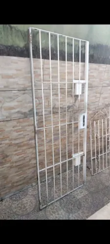 Vendo grade de porta de ferro