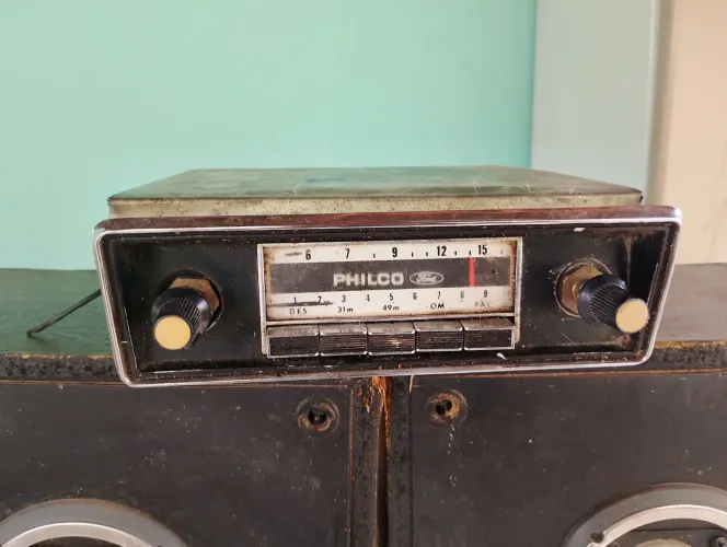 Rádio Philco antigo