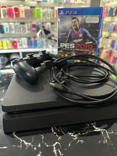 PlayStation 4 - com 2 controles