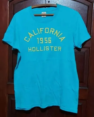 camiseta estampada azul amarelo hollister