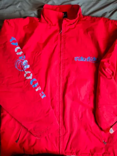 Jaqueta Vintage Fido Dido anos 90 vermelha puffer oversize streetwear retrô Y2K