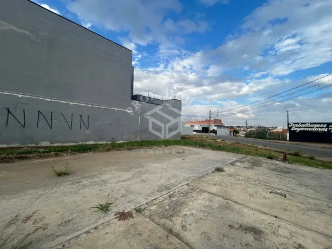 Terreno comercial de esquina no Residencial São Miguel em Limeira-SP