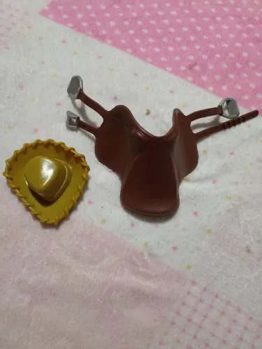 Acessórios do cavalo da Barbie e chapéu Yudi
