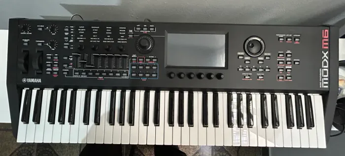 Teclado - Modx M6