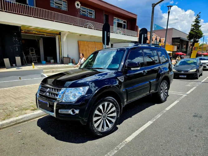 Mitsubishi Pajero HPE Full 3.2 4X4 T.i.dies. 5P AUT 2019