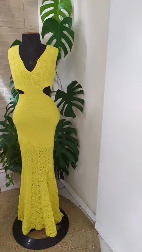 Vestido longo em tricô amarelo