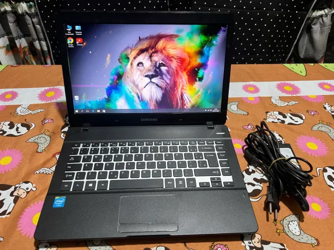 Vendo Notebook Samsung Intel Celeron / HD de 500GB/ 4GB de RAM/ Office + Programas entrego